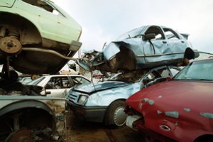 Remontuoti mikroautobusą Kybartuose palikę sutuoktiniai po kiek laiko jį rado išardytą