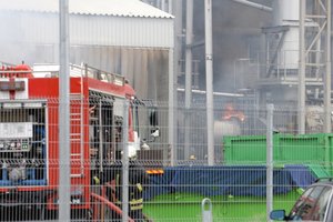 Ugniagesių vadovas teigia, kad degusioje Klaipėdos įmonėje pažeidimų nebuvo nustatyta