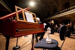Šachmatai, Neringa ir įžanga į vasarą Filharmonijos scenoje