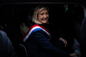 Prancūzijos kraštutinių dešiniųjų lyderė M. Le Pen išteisinta dėl tviterio žinučių apie „Islamo valstybę“
