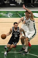 NBA naktis: buvę Eurolygos žaidėjai G. Deckas ir M. Jamesas netruko prisitaikyti už Atlanto