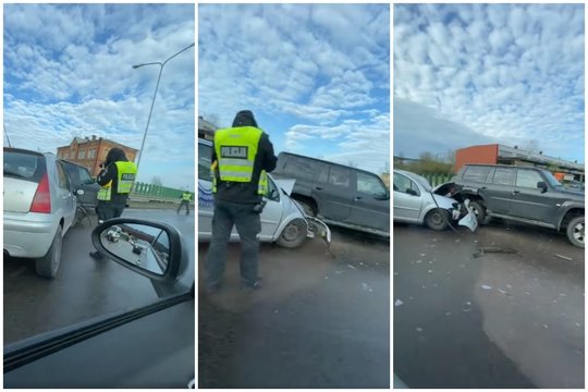 Neatidžios vairuotojos „Citroen“ Vilniuje rėžėsi į stovintį visureigį – moteris sužeista