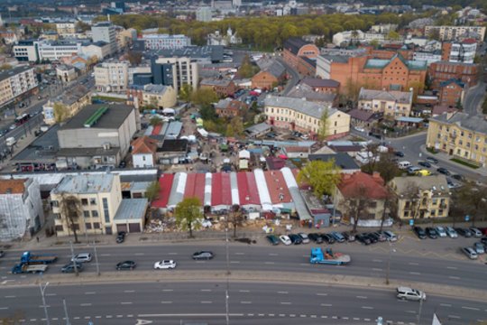 Kauno stoties turgavietėje – pirmieji pokyčiai: aptriušusių kioskų nebeliks 
