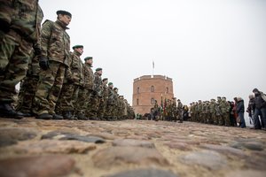 Siūlo tobulinti pilietinį ir patriotinį ugdymą mokyklose