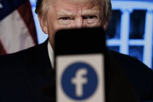 „Facebook“ Priežiūros komisija paliko galioti sprendimą užblokuoti D. Trumpo paskyrą