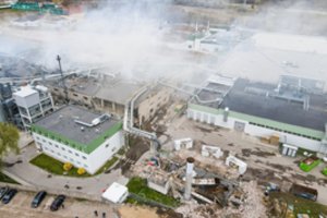 Pasklido versijos, kodėl sprogimų banga ir ugnis nusiaubė Klaipėdos įmonę