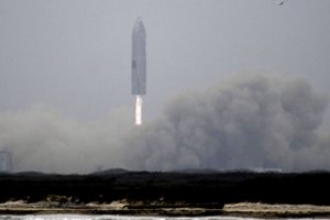 „SpaceX“ erdvėlaivio „Starship“ prototipas sėkmingai nusileido po bandomojo skrydžio