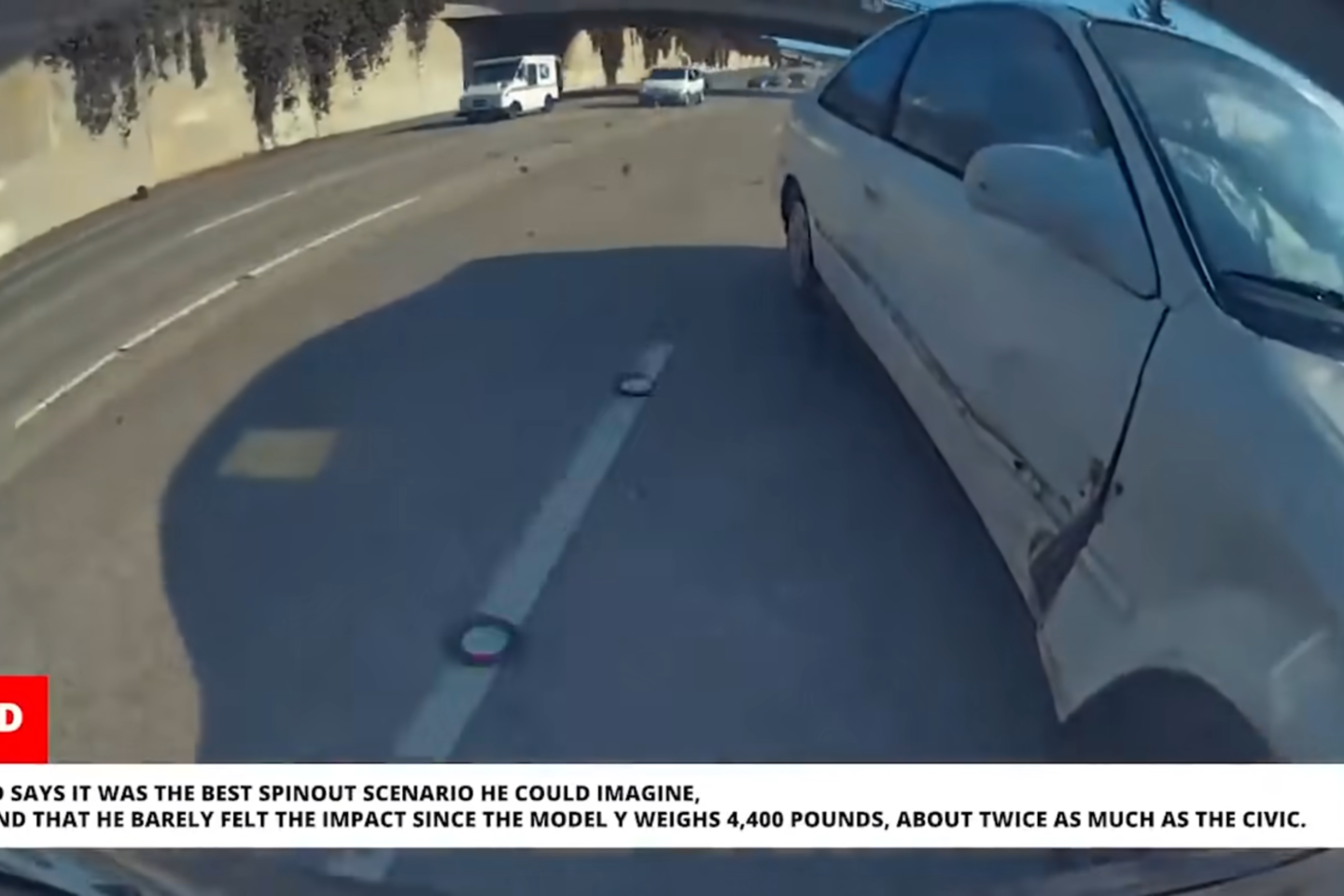 „Tesla“ automobiliai yra nusagstyti kameromis.<br>Stop kadras