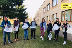 Klasės auklėtojo paskatinti šeštokai padeda kitiems: iniciatyvoms aukoja net savo santaupas