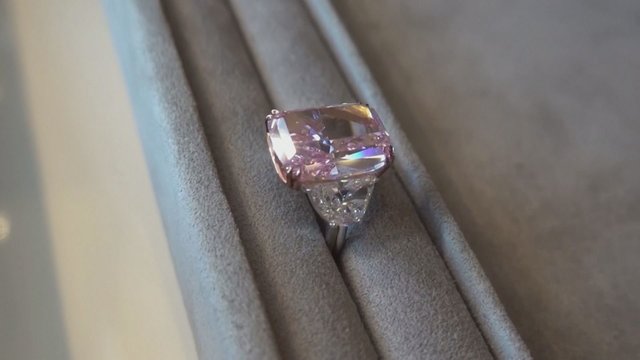 Pasigrožėkite: parodoje pristatytas 38 mln. dolerių vertės deimantas