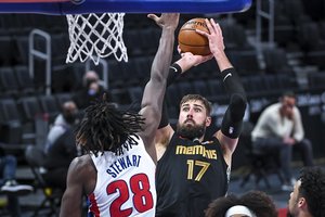 D. Sirvydis nuo suolo stebėjo J. Valančiūno dominavimą po krepšiu