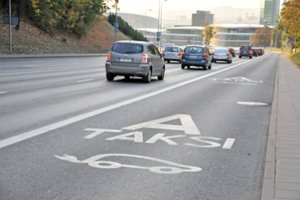 Perspėja, kad taksi dienos suskaičiuotos: mirties link stumia ne tik pavežėjai