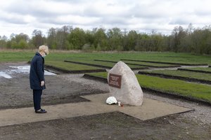 I. Šimonytė Macikuose pagerbė II-ojo pasaulinio karo ir totalitarinių režimų aukų atminimą