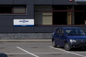 Po kilusio chaoso dėl automobilių registracijos „Regitra“ spaudžia stabdį: kurį laiką nebūsite baudžiami