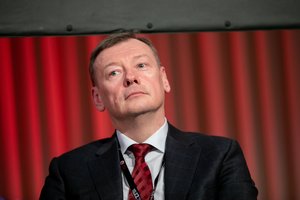 V. Janulevičius: per metus bedarbių stipriai padaugėjo, bet darbuotojų vis tiek surasti sunku