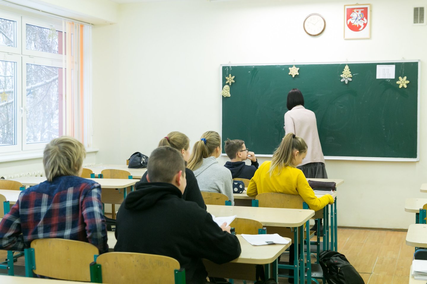 Kaip atskleidė tarptautinio mokytojų ir mokyklų vadovų tyrimo rezultatai, Lietuvos mokytojai vertina savo profesiją ir pasirinktu darbu yra patenkinti.<br>T.Bauro asociatyvi nuotr.