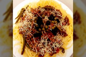 Beprotiškai skanūs spagečiai su kaparėliais ir itališku padažu 