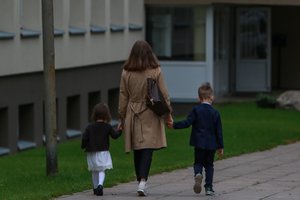 Specialistai skambina pavojaus varpais – šio karantino pasekmės turės įtakos net kelioms ateities kartoms