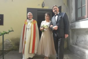 Kunigo apžavėta moteris jaučiasi apgauta: „Prie altoriaus nuvedė būdamas vedęs“