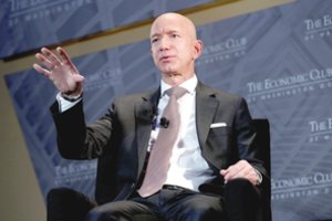 Susigrūmė milijardieriai: turtus kiša į naujas raketas