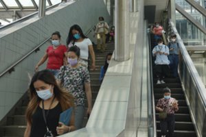 Kai kurie žmonės kaukes norėtų nešioti ir pasibaigus pandemijai: užsidengę veidus jaučia palengvėjimą