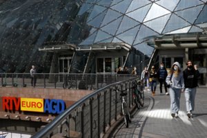 Lenkijoje – per 2 tūkst. naujų COVID-19 atvejų, mirė 22 pacientai