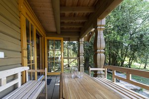 Pardavusi V. Šerėno rankomis išpuoselėtą sodybą našlė su dukromis ir jų išrinktaisiais gamta mėgaujasi Ignalinos rajone