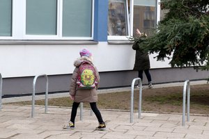 Šiauliuose mokyklose kol kas lieka visi pradinukai, net ir be COVID-19 testų