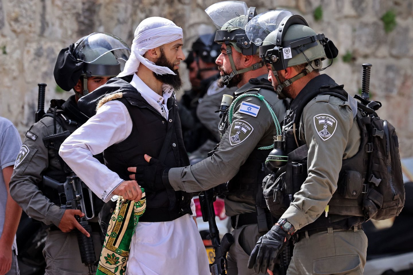 Izraelis jau kelias dienas skendi įtampoje, tačiau tai toli gražu ne pirmas kartas, kai istoriniame Jeruzalės mieste susiremia palestiniečiai ir žydai.<br>AFP/Scanpix nuotr.