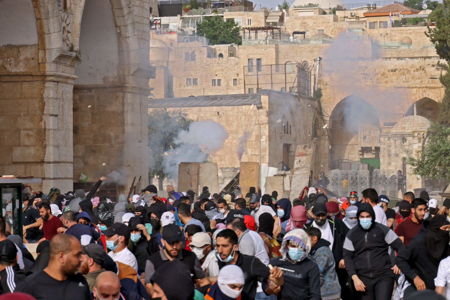Izraelis jau kelias dienas skendi įtampoje, tačiau tai toli gražu ne pirmas kartas, kai istoriniame Jeruzalės mieste susiremia palestiniečiai ir žydai.<br>AFP/Scanpix nuotr.