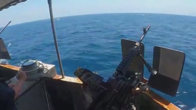 JAV kariniai laivai paleido apie 30 įspėjamųjų šūvių priartėjus Irano laivams