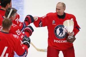 Farsas Rusijoje: komandos ir IIHF prezidentas sėdėjo karantine, kad galėtų pažaisti ledo ritulį su V. Putinu