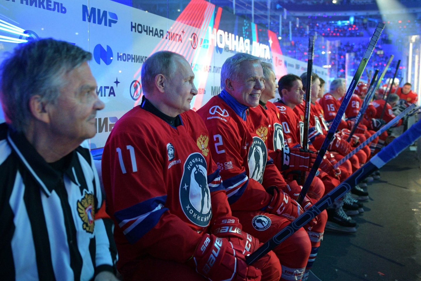 Rusijos prezidentas Vladimiras Putinas kaip visada rezultatyviai žaidė „Naktinėje ledo ritulio“ lygoje.<br> ITAR-TASS/Scanix.com nuotr.