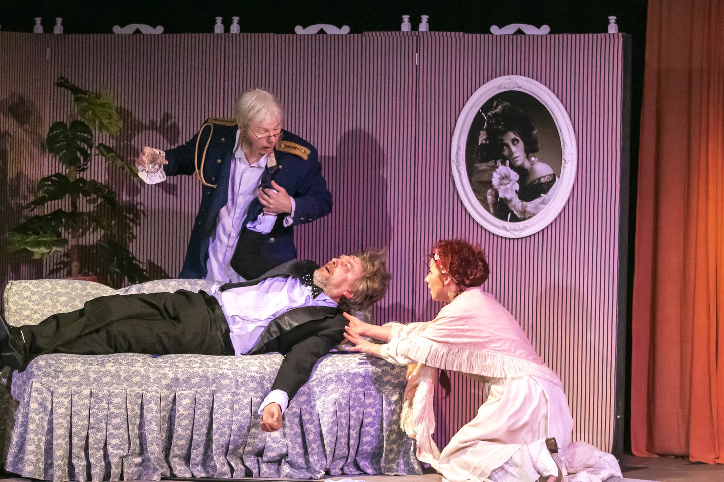 Į muzikinio teatro „Legendos“ sceną sugrįžta Kristinos Kazlauskaitės režisuotas spektaklis „Principas“.<br>S.Barasos nuotr. 