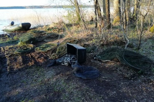 Dviem brakonieriams unguriavimas Dūkšto ežere atsieis brangiai: baudos sieks 7000 eurų