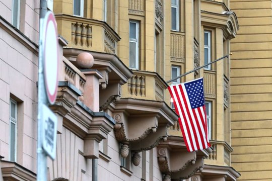 JAV sustabdė konsulinių paslaugų teikimą Rusijoje