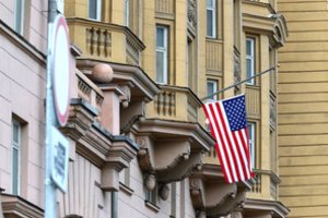 JAV sustabdė konsulinių paslaugų teikimą Rusijoje