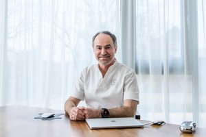 Žinomas plastikos chirurgas atskleidė, kokios figūros šiuo metu trokšta moterys