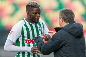 „Žalgirio“ vidurio gynėją į Lietuvą paragino atvykti puikiai žinomas tautietis