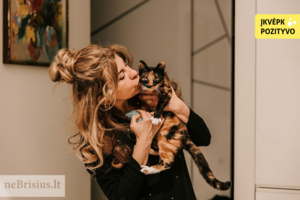 Kaišiadorių r. išmesta katytė pakeitė Julijos gyvenimą: „Iš tikrųjų tai gyvūnai gelbėja mus“