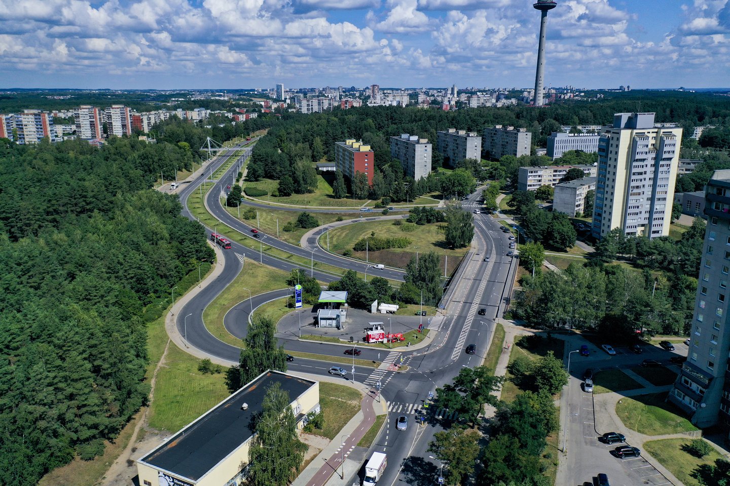 Vilniaus miesto savivaldybė iki 2030-ųjų sieks atnaujinti sovietmečiu statytus rajonus juos labiau pritaikant šiuolaikinei gyvensenai, dalį gatvių žadama labiau pritaikyti pėstiesiems per artimiausius dvejus metus.<br>V.Ščiavinsko nuotr.