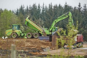 Danijoje – savita ekshumacija: paskubomis atkasama ir deginama sunaikintų audinių maita