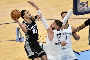 J. Valančiūnas surinko galingą dvigubą dviženklį ir vedė „Grizzlies“ į pergalę