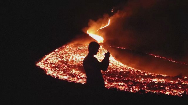 Pamatykite: Gvatemalos gyventojai naktį grožėjosi įspūdingu Pakajos ugnikalniu