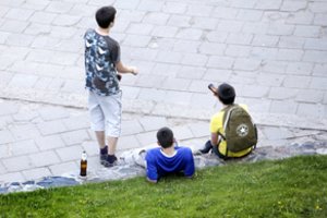 Trečdalis sostinės 13-mečių jau bandė alkoholio: gelbėti bandys taikydami islandų modelį