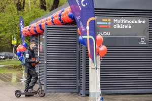 Vilniuje atidarytos multimodalinės aikštelės – naujiena dviračiais ir paspirtukais judantiems