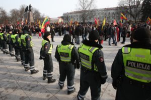 Šeimų maršo mitingui – gausios policijos pajėgos, neuniformuoti pareigūnai, įspėjimas dėl patikrų ir spūsčių
