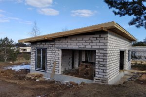 Statybų inspektoriai aplankė statybvietę Vilniaus rajone – savininkui gresia nemalonumai ir rimti nuostoliai