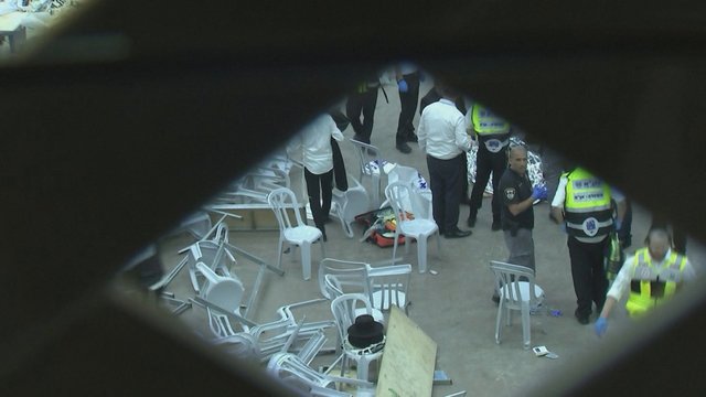 Nelaimė kartojasi: Izraelyje sugriuvo sinagogos tribūna – du žmonės žuvo, šimtai sužeistųjų