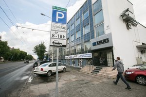 Kaunas vaduos automobilių „užgultas“ teritorijas: gerokai išplės rinkliavos už stovėjimą zonas